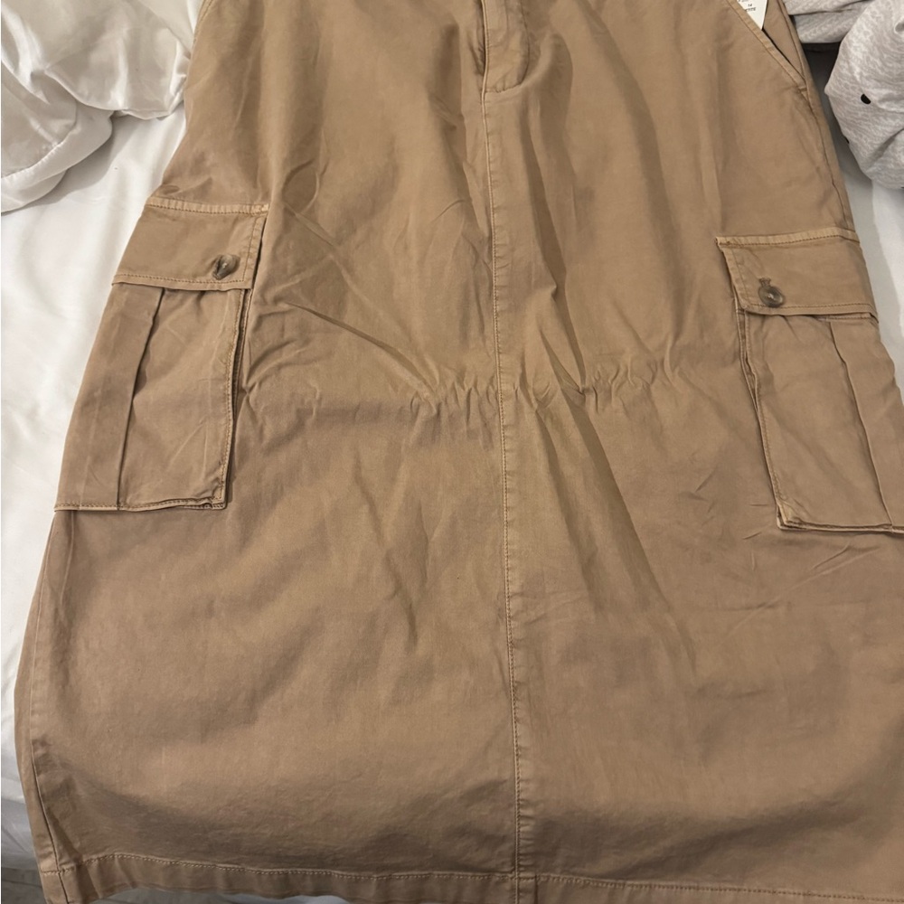 Gap tan utility skirt with Pockets